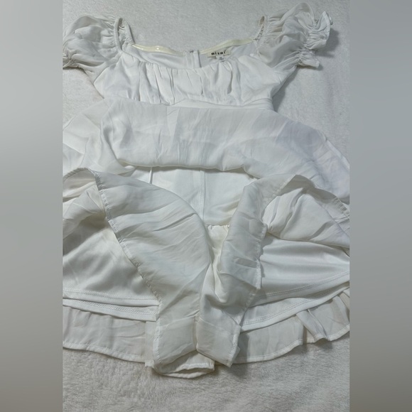 NWT Miami Francesca’s White Satin Tiered Puff Sleeve Romper - Picture 14 of 16